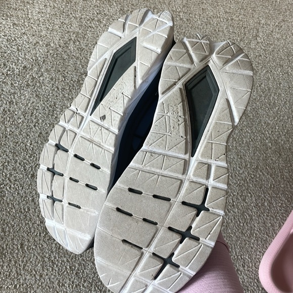 Men’s size 11 Hoka mach 4- back - Picture 6 of 8